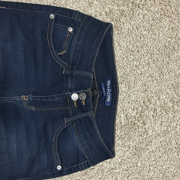 ***NWOT*** Ultra stretchy skinny jeans - Picture 2 of 2